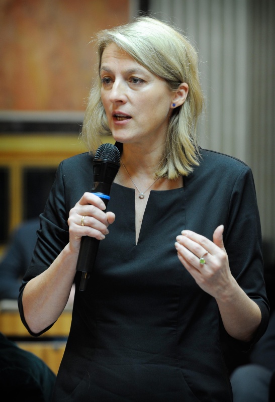 Mitglied des Europäischen Parlaments Evelyn Regner (S) am Wort