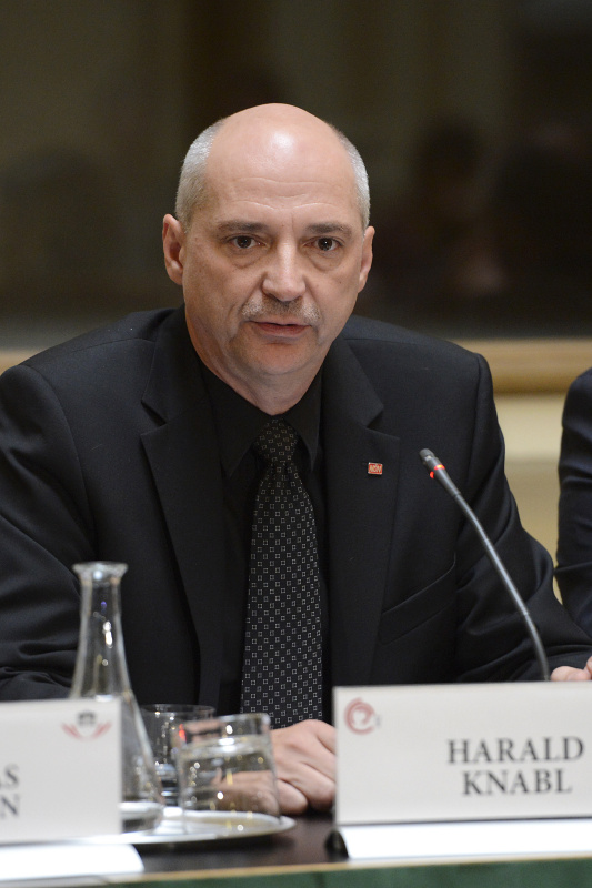 Niederösterreichische Nachrichten Harald Knabl am Podium