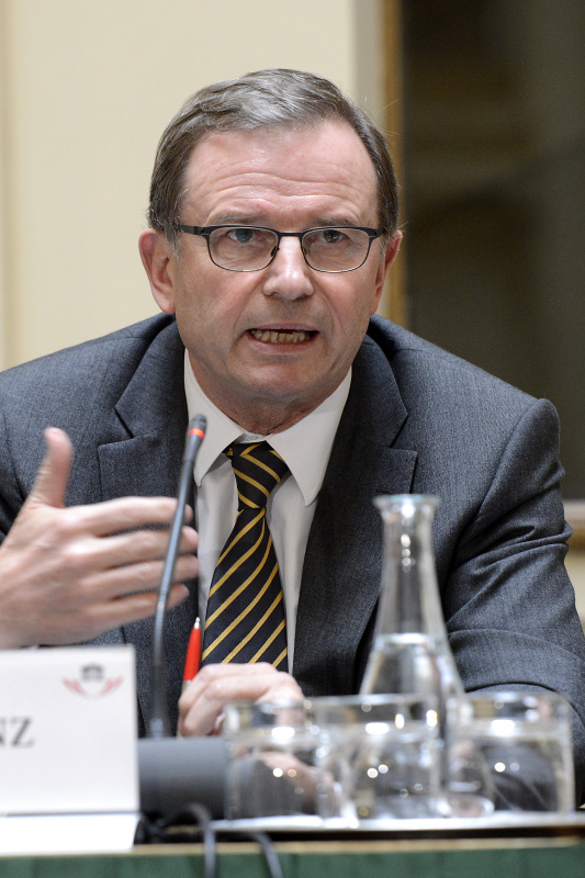 ÖVP-Klubobmann Karlheinz Kopf am Podium zum Thema Medienpolitische Konzepte zur Sicherung der Meinungs- und Titelvielfalt in Österreich
