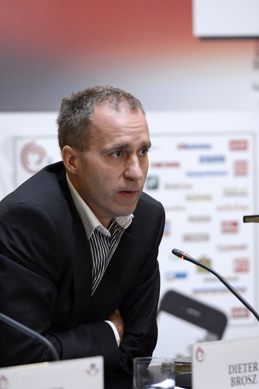 Nationalratsabgeordneter Dieter Brosz (G) am Podium zum Thema Medienpolitische Konzepte zur Sicherung der Meinungs- und Titelvielfalt in Österreich