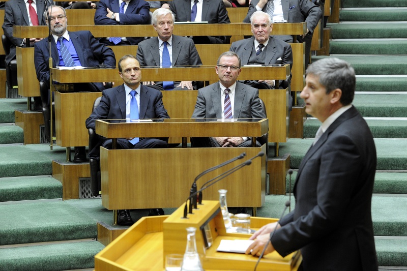 Vizekanzler Michael Spindelegger bei seinen Vortrag am Rednerpult
