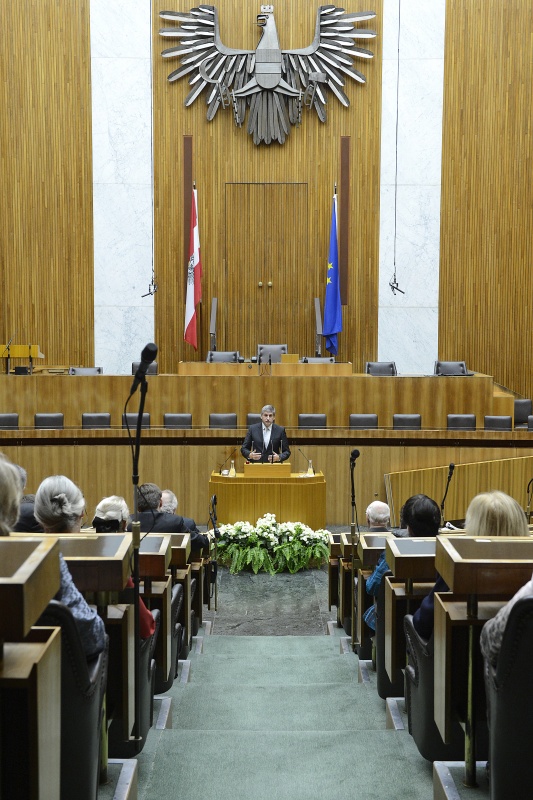 Vizekanzler Michael Spindelegger bei seinen Vortrag am Rednerpult