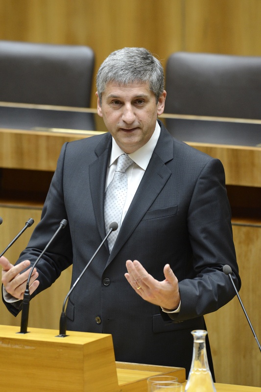 Vizekanzler Michael Spindelegger bei seinen Vortrag am Rednerpult
