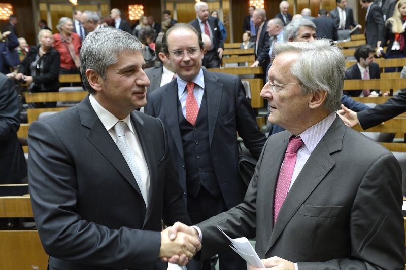 v.li. Vizekanzler Michael Spindelegger begrüßt Bundeskanzler a.D. Wolfgang Schüssel