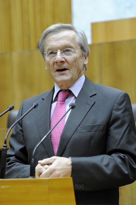 Einleitende Worte von Bundeskanzler a.D. Wolfgang Schüssel am Rednerpult