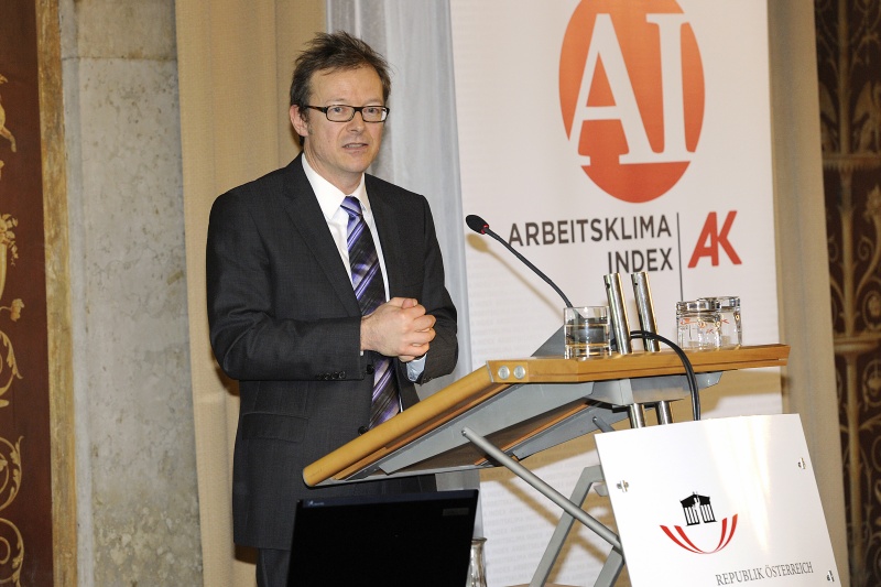 SORA Geschäftsführer Christoph Hofinger am Rednerpult