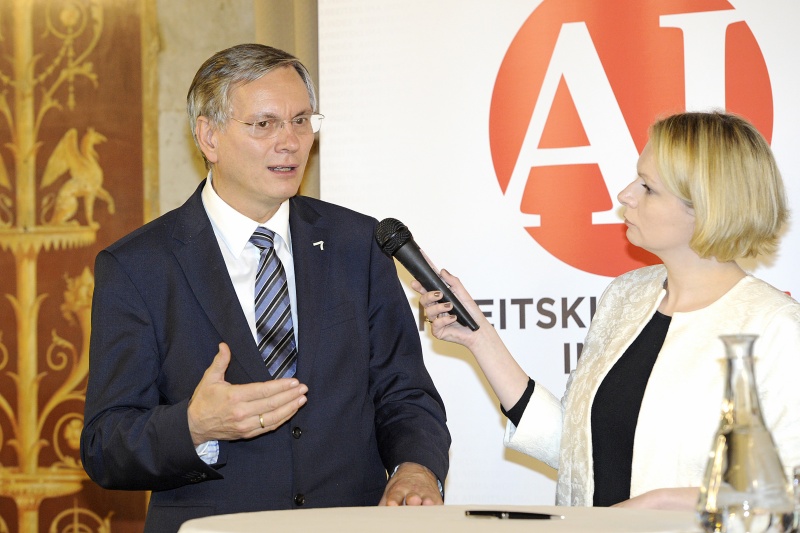 v.li. Gesundheitminister Alois Stöger, Moderatorin Lou Lorenz-Dittlbacher