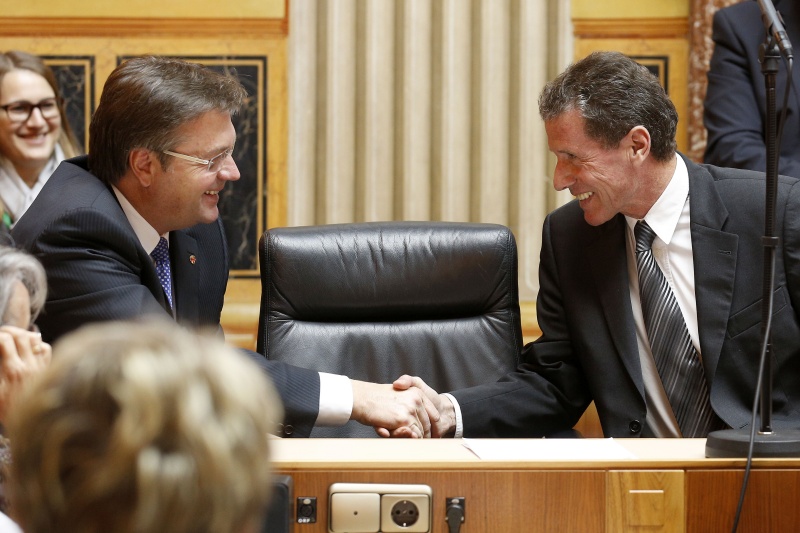 v.li.: Landeshauptmann von Tirol Günther Platter begrüßt Wissenschaftsminister Karlheinz Töchterle