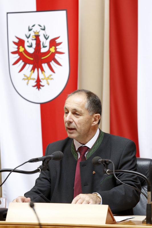 Bundesratspräsident Georg Keuschnigg am Präsidium