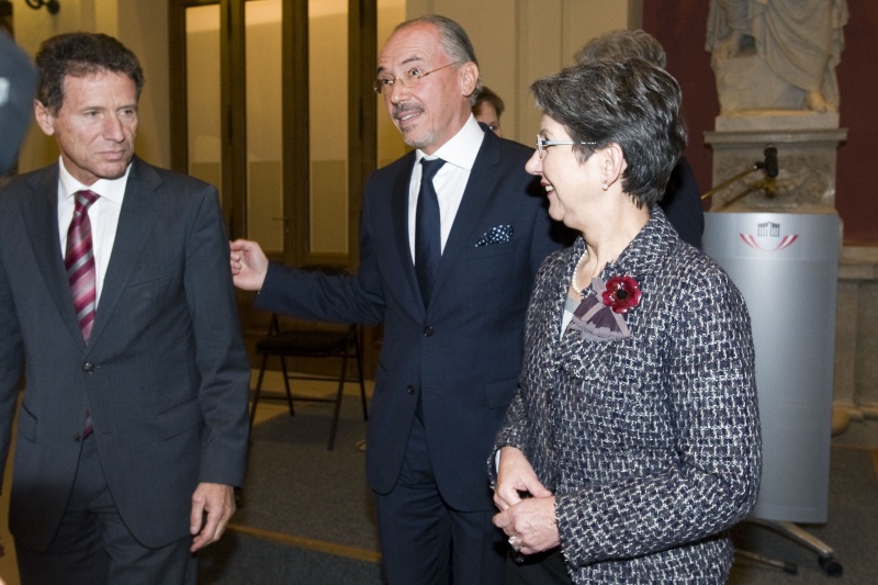 Wissenschaftsminister Karl Heinz Töchterle, Univ.-Prof. Siegfried Meryn und Nationalratspräsidentin Barbara Prammer im Gespräch