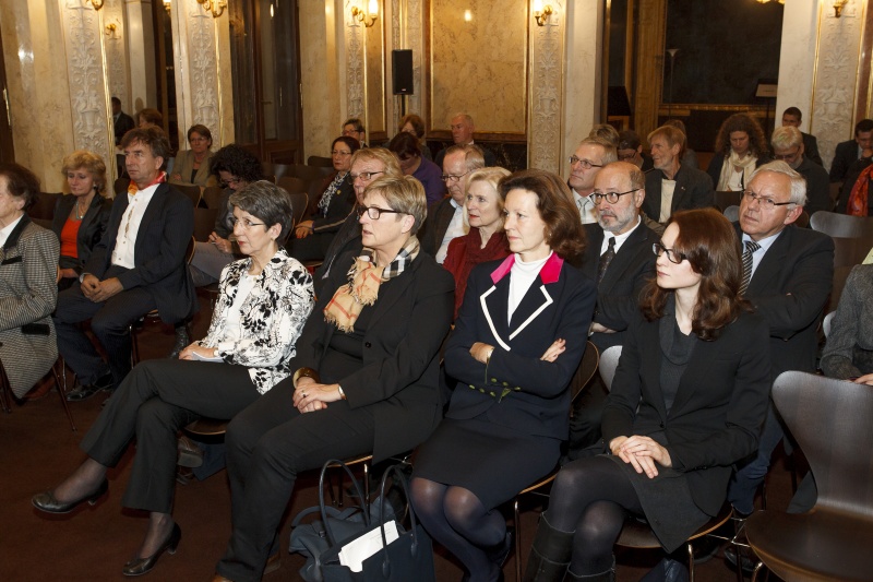 Blick in Richtung VeranstaltungsteilnehmerInnen: Erste Reihe v.li.: Nationalratspräsidentin Barbara Prammer,  Nationalratsabgeordnete Ursula Haubner ,  Botschafterin Elisabeth Tichy-Fisslberger und ECPATÖsterreich Katrin Lankmayer
