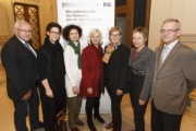 v.li.: Die Nationalratsabgeordneten Johann Hell (S), Christine Marek (V), Alev Korun(G), Anna Höllerer (V), Ursula Haubner (B), Rosa Lohfeher (S) und Franz Kirchgatterer (S)
