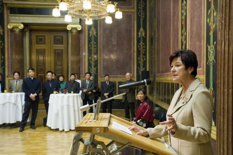 Die Vizepräsidentin des Bundesrates Susanne Kurz bei ihrer Begrüßung am Rednerpult