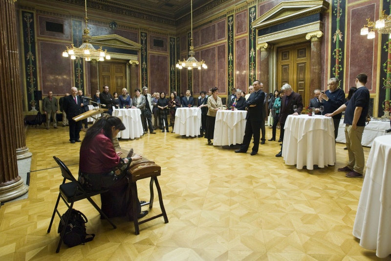 Musikalische Untermalung durch Ming Wang