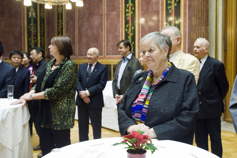 Blick in Richtung VeranstaltungsteilnehmerInnen mit Anna Elisabeth Haselbach (re)