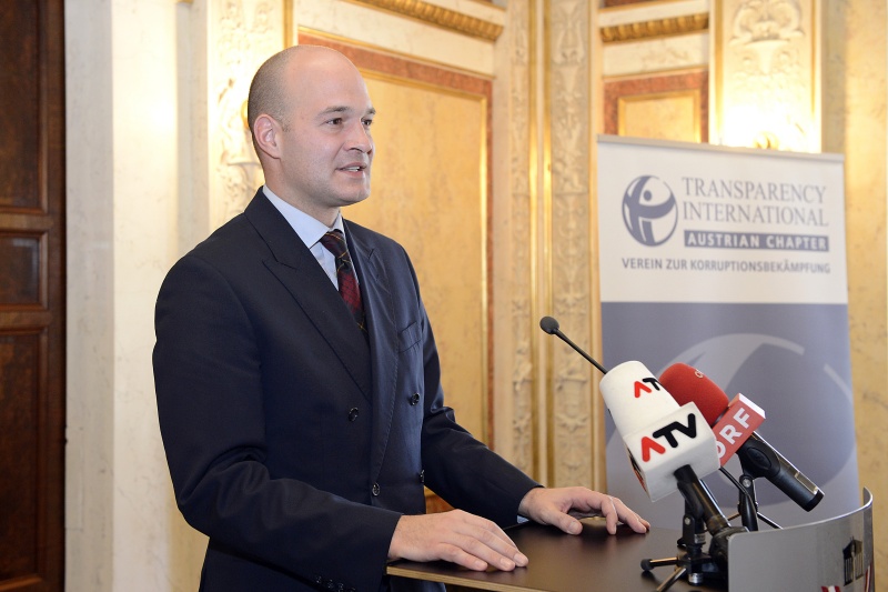 Vertreter der Kanzlei Brauneis Klauser Prändl Rechtsanwälte GmbH Dr. Orlin Radinsky am Rednerpult