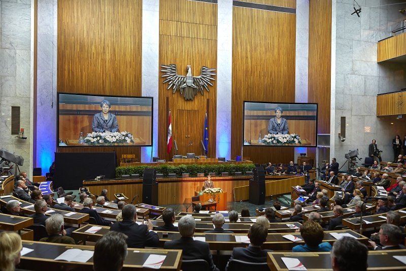 Nationalratspräsidentin Barbara Prammer am Rednerpult