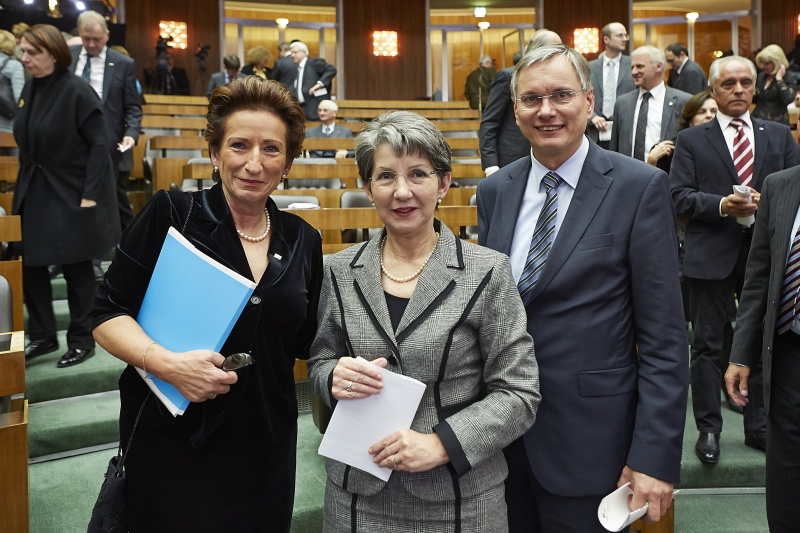 v.li.: Die Obfrau der Allgemeinen Unfallversicherungsanstalt Renate Römer, Nationalratspräsidentin Barbara Prammer und Gesundheitsminister Alois Stöger