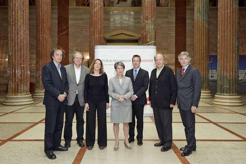 v.li.: Ernst Beneder, Martin  Treberspurg, Marta Schreieck, Nationalratspäsitendin Barbara Prammer, Detlef Heck, Boris Prodrecca und Parlamentsdiektor Harald Dossi