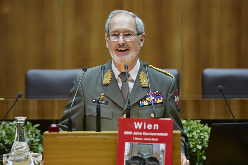 Autor Rolf M. Urrisk - Obertynski am Rednerpult