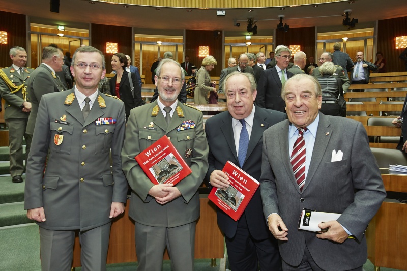 v.li.: Der Militärkommandant von Wien Kurt Wagner, Autor Rolf M. Urrisk - Obertynski, Zweiter Nationalratspräsident Fritz Neugebauer und Bundesminister A.D. Robert Lichal