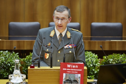Der Militärkommandant von Wien Kurt Wagner am Rednerpult