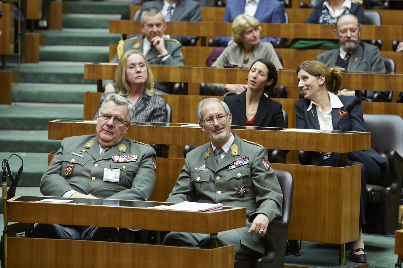 v.li.: Generalleutnant Christian Segur - Cabanac  und Autor Rolf M. Urrisk - Obertynski