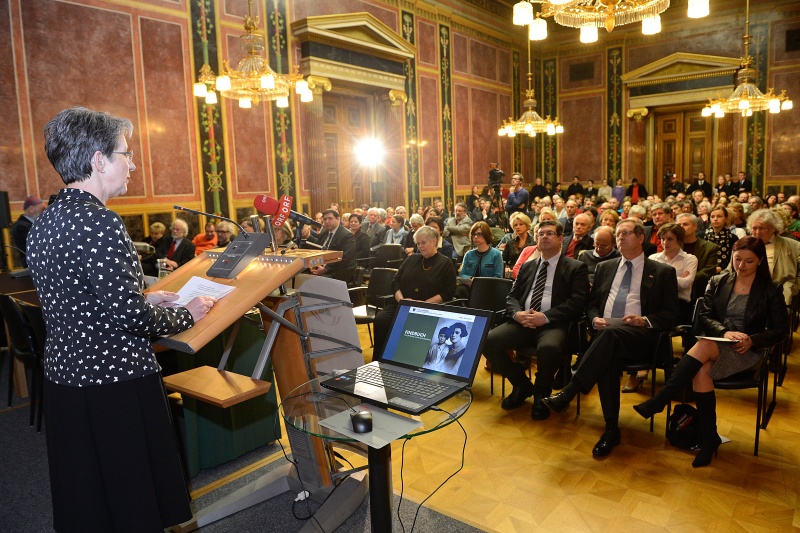 Blick in Richtung VeranstaltungsteilnehmerInnen. Begrüßung durch Nationalratspräsidentin Barbara Prammer am Rednerpult