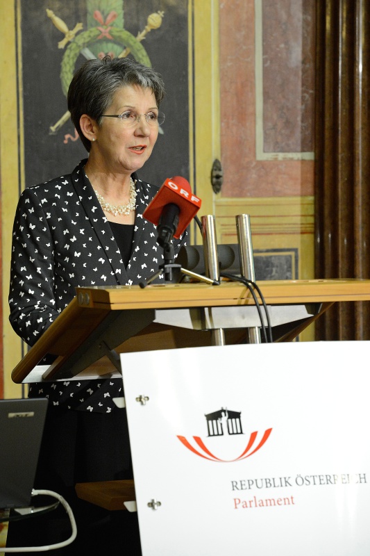 Nationalratspräsidentin Barbara Prammer am Rednerpult