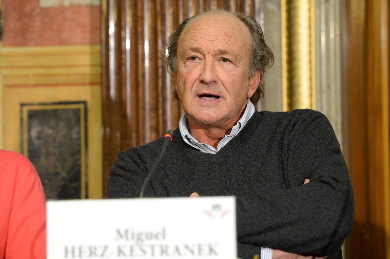 Schauspieler und Autor Miguel Herz-Kestranek am Podium