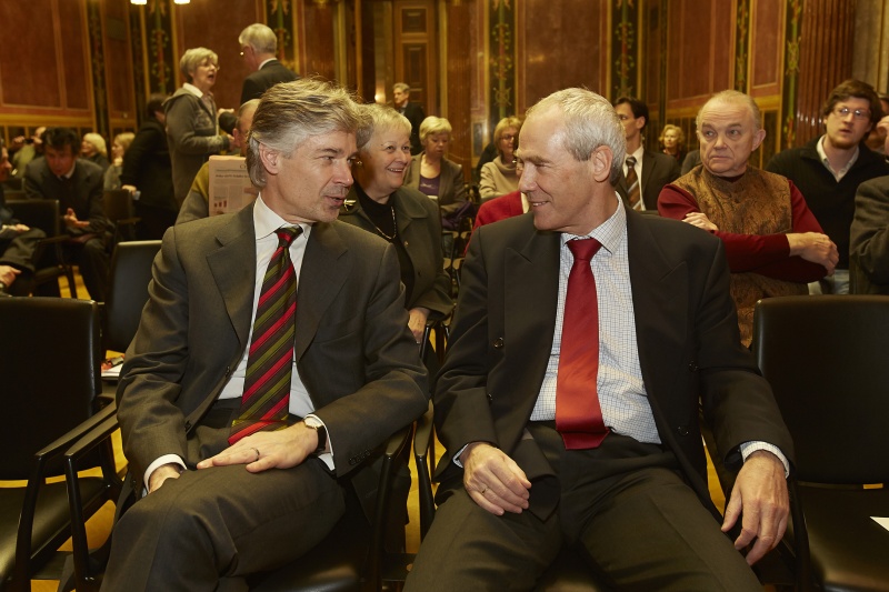 v.li.: Parlamentsdirektor Harald Dossi im Gespräch mit dem Präsidenten des Obersten Gerichtshofes Eckart Ratz