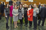 Nationalratspräsidentin Barbara Prammer (3.v.li.) mit Mitarbeiterinnen eines Serviceclubs