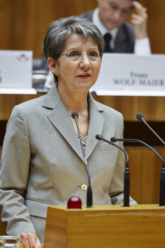Nationalratspräsidentin Barbara Prammer am Rednerpult