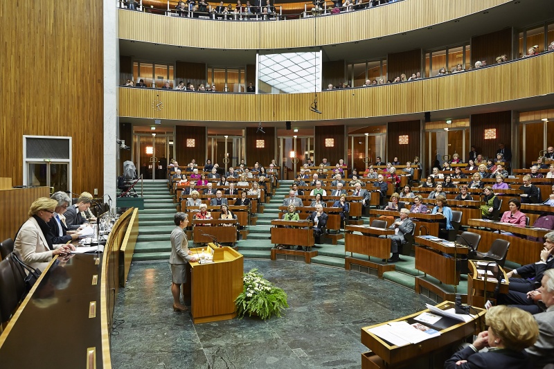 Nationalratspräsidentin Barbara Prammer am Rednerpult