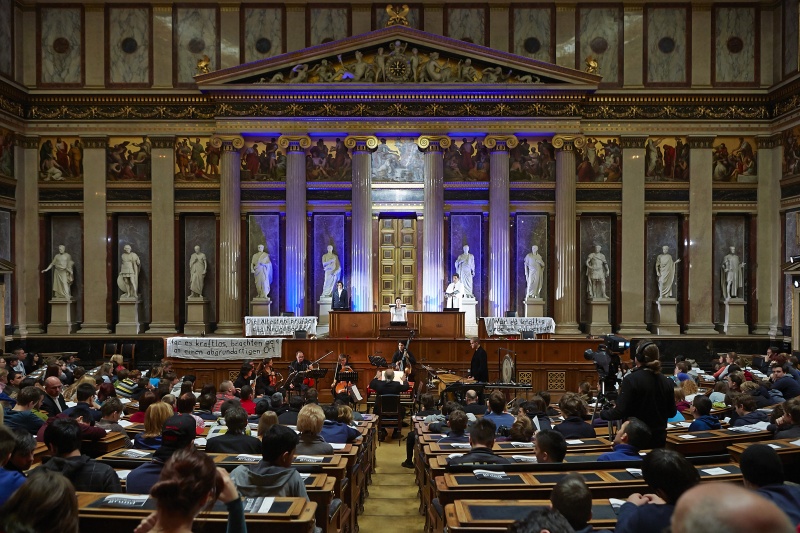 Uraufführung der Oper Spiegelgrund von Peter Androsch