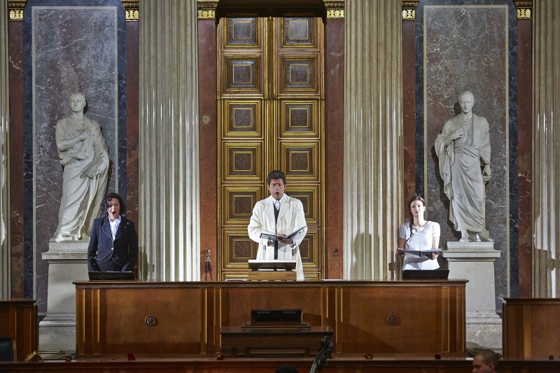 v.li.: Sopranistin Katerina Beranova, Bass Robert Holzer und Stimme des Kindes Alexandra Diesterhöft