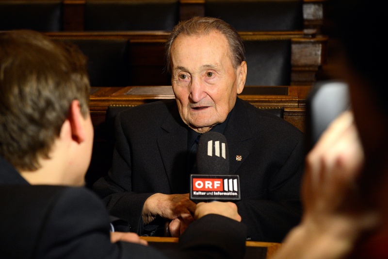 Spiegelgrundüberlebender Friedrich Zawrel beim Interview