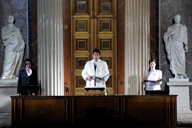 v.li.: Sopranistin Katerina Beranova, Bass Robert Holzer und Stimme des Kindes Alexandra Diesterhöft