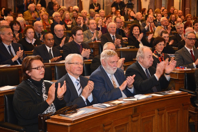Erste Reihe v.l.: Bundesministerin a.D. Hilde Hawlicek, Bundesminister a.D. Franz Hums, EU Kommissar a.D. Franz Fischler, zweiter Nationalratspräsident Fritz 
Neugebauer.  