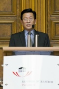 Präsident des Überseechinesenkomitees der OEGCF, Lin Yunlong am Rednerpult