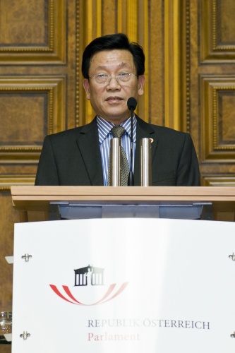 Präsident des Überseechinesenkomitees der OEGCF, Lin Yunlong am Rednerpult