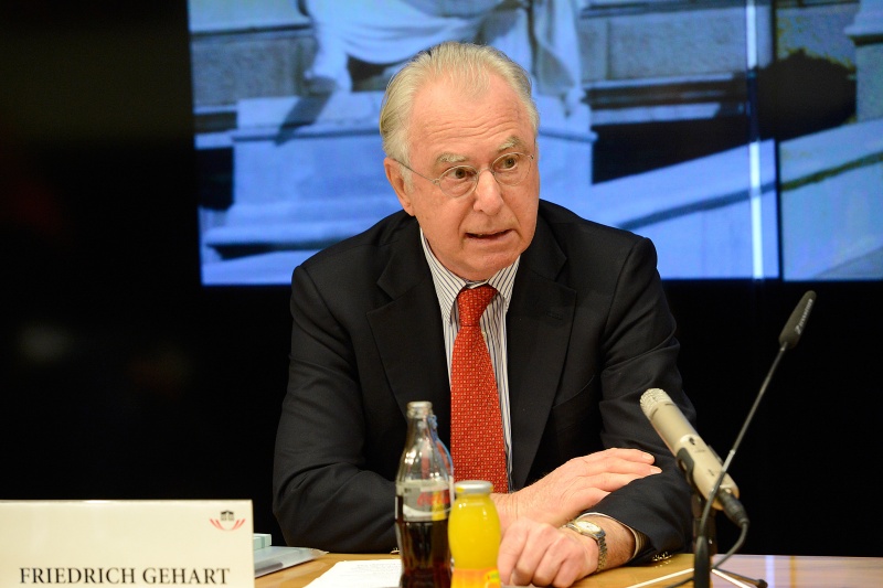 Begrüßung durch den Vorsitzenden des Vorstandes des Sir Peter Ustinov Instituts Dr. Friedrich Gehart