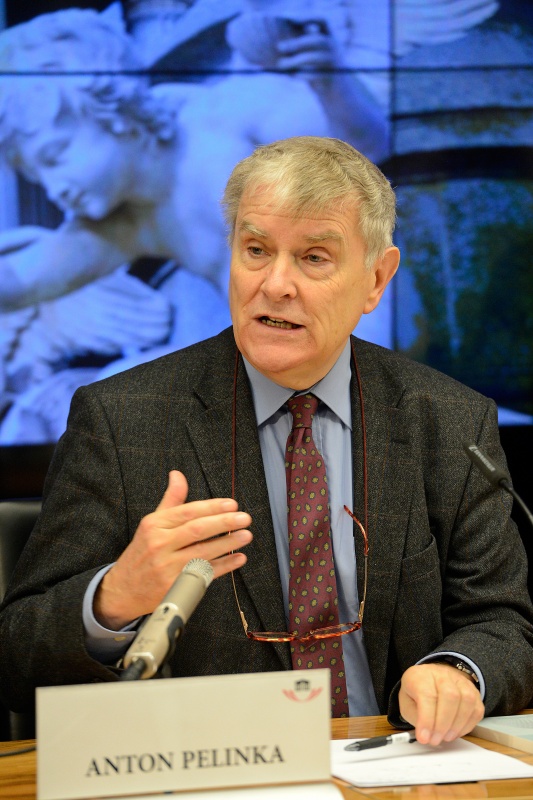 Central European University of Budapest Univ.-Prof. Dr. Anton Pelinka spricht zum Buch