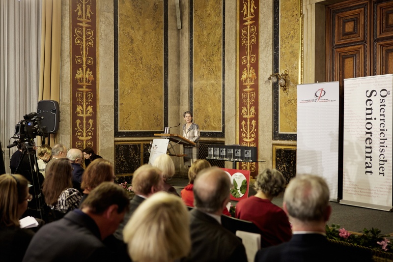 Nationalratspräsidentin Barbara Prammer am Rednerpult