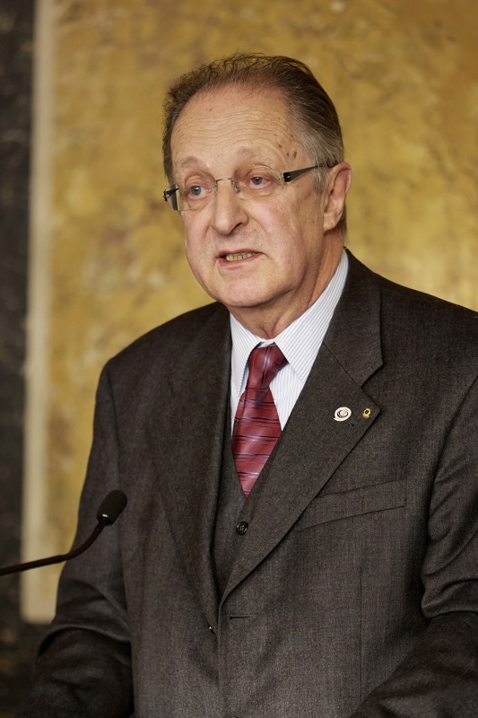 Präsidiumsmitglied des Österreichischen Journalistenclubs Oswald Klotz am Rednerpult
