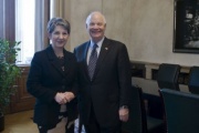 v. li.: Nationalratspräsidentin Barbara Prammer und  US Senator Ben Chardin