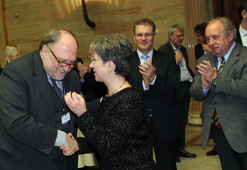 v.li. Präsident der Parlamentarischen Versammlung der OSZE Riccardo Migliori im Gespräch mit Nationalratspräsidentin Barbara Prammer