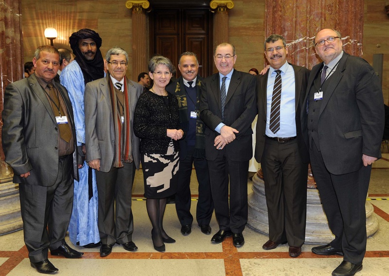 Nationalratspräsidentin Barbara Prammer (4.v.li.) mit Veranstaltungsteilnehmern