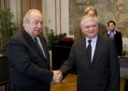v.li.: Handschlag zwischen dem Zweiten Nationalratspräsidenten Fritz Neugebauer und dem Außenminister der Republik Armenien Edward Nalbandian