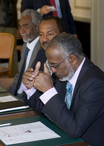 Sudanesische Delegation mit dem Außenminister der Republik Sudan S.E. Ali Karti (1.v.re.) und Botschafter S.E. Mahmoud Hassan Elamin (2.v.re.)